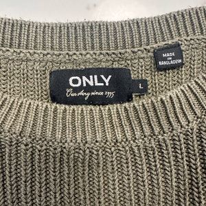 Only Cropped Knit Sweater with Scalloped Hem